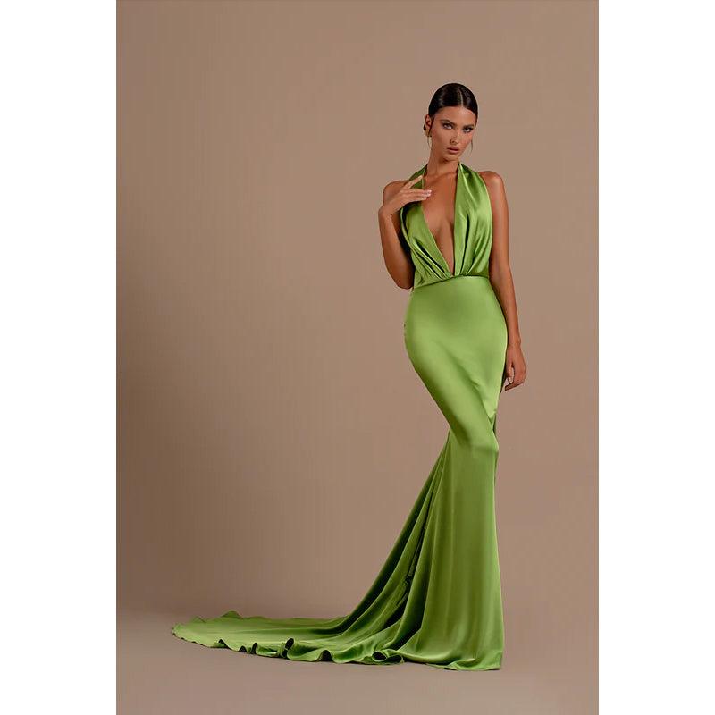 Vestido de noche largo de sirena de satén fruncido con escote en V bajo y cuello halter sexy