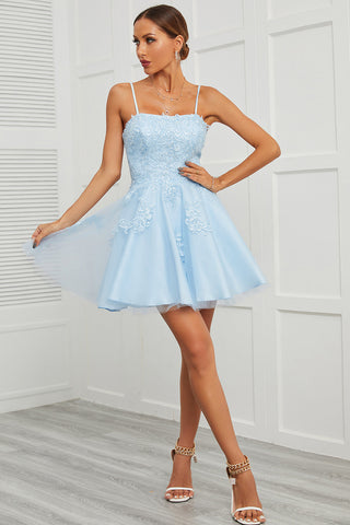 Robe de bal courte en tulle avec appliques