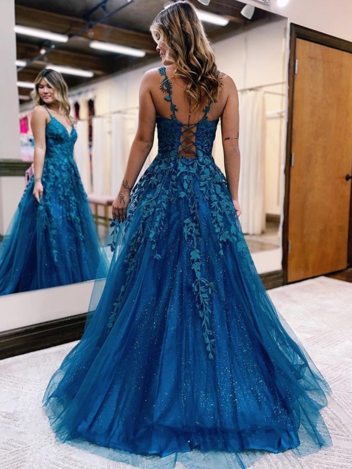 Vestido de graduación de tul y encaje azul tinta con purpurina de línea A