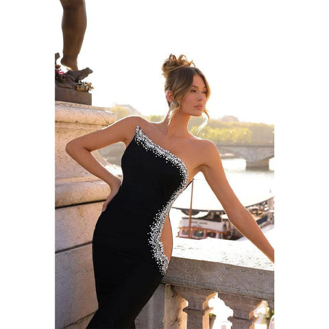 Robe de soirée longue en satin sans bretelles avec illusion de perles