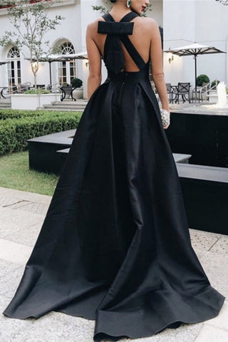 Vestido de fiesta negro de corte A, sin mangas, con escote en V y detalle de lazo.