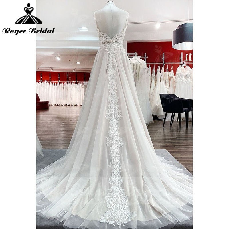 Vestido de novia bohemio color rubor, corte A, tirantes finos, encaje, tul, escote en V, sin mangas, espalda abierta