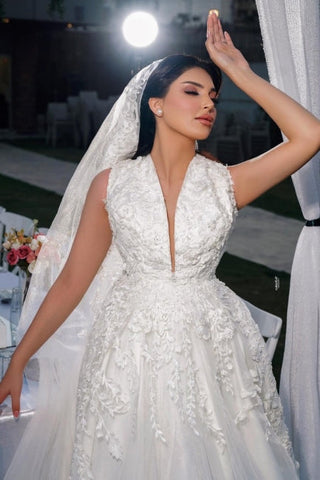 Vestidos de novia de corte A, encantadores, sin mangas, de tul, hasta el suelo, con escote en V y apliques.