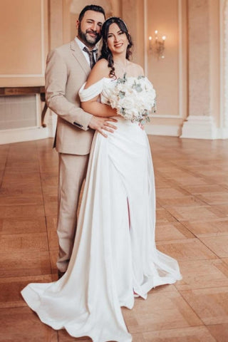 Vestidos de novia elegantes de corte línea A, con escote en V, hombros descubiertos, abertura frontal, sin tirantes y con volantes.