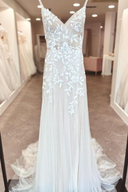 Vestidos de novia de corte A, largos hasta el suelo, sin mangas, con tirantes finos, escote en V, abertura frontal y apliques.