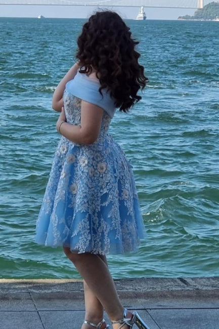 Vestidos de fiesta de corte A, azul claro, con hombros descubiertos, tul, manga corta y apliques.