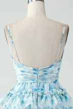 Vestido corto de fiesta de bienvenida con tirantes finos, corte en A, volantes y estampado floral.