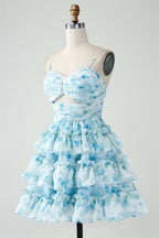 Vestido corto de fiesta de bienvenida con tirantes finos, corte en A, volantes y estampado floral.