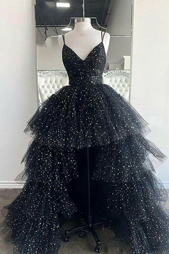 Vestido de fiesta de corte asimétrico con tirantes finos y falda de tul escalonada