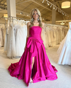 Vestido largo de fiesta de tafetán sin tirantes, corte en A, con abertura