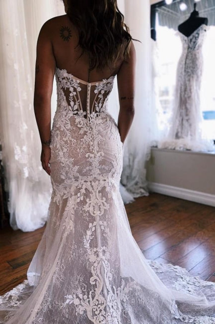 Vestidos de novia de tul con escote corazón, corte en A, largo hasta el suelo, abertura frontal y encaje.