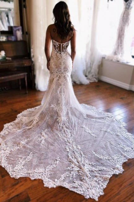 Vestidos de novia de tul con escote corazón, corte en A, largo hasta el suelo, abertura frontal y encaje.