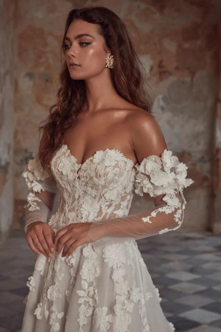 Vestidos de novia de tul sin tirantes, corte línea A, escote corazón y largo hasta el suelo, con apliques