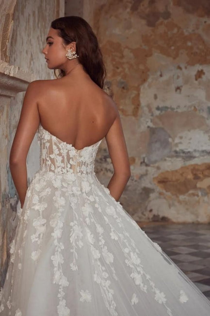 Vestidos de novia de tul sin tirantes, corte línea A, escote corazón y largo hasta el suelo, con apliques