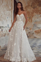 Vestidos de novia de tul sin tirantes, corte línea A, escote corazón y largo hasta el suelo, con apliques