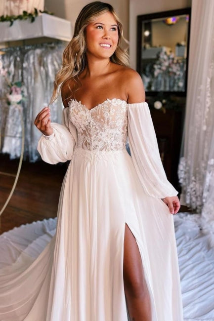 Robe de mariée trapèze bustier cœur manches longues fendue sur le devant avec dentelle