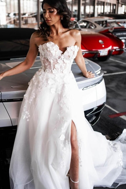 Vestidos de novia de corte A, de tul, sin mangas, hasta el suelo, con escote corazón y abertura frontal, con apliques.
