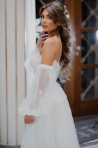 Vestidos de novia de corte sirena, sin tirantes, de tul y con encaje, de línea A y largo hasta el suelo.