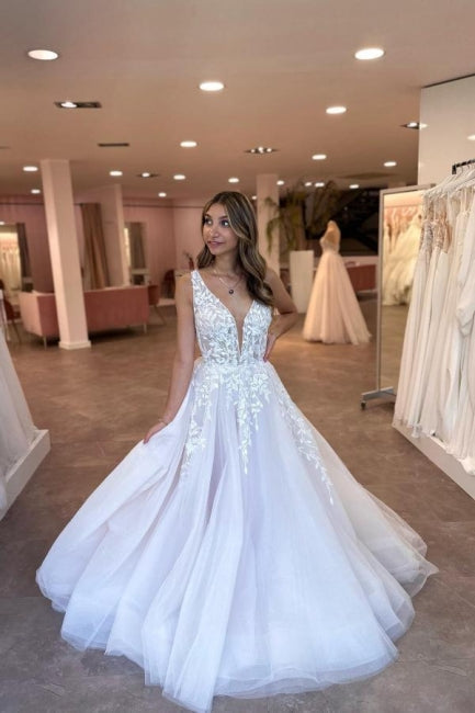 Vestidos de novia encantadores, de corte A, con escote en V, sin mangas y largos hasta el suelo, de tul, con apliques.