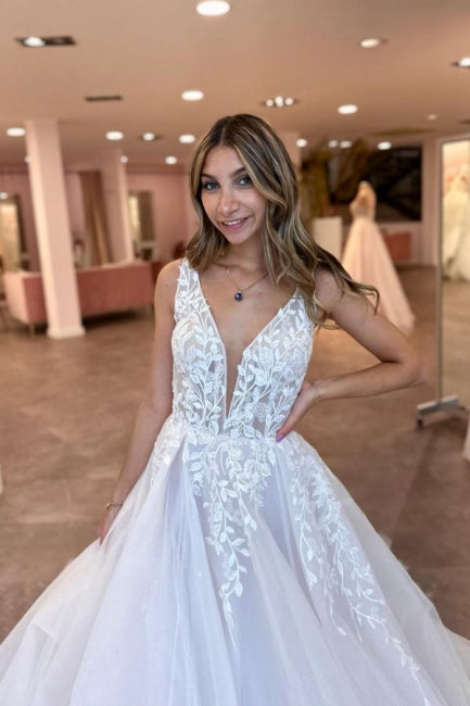 Vestidos de novia encantadores, de corte A, con escote en V, sin mangas y largos hasta el suelo, de tul, con apliques.