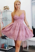 Vestido corto de tirantes finos de encaje corte A para baile de bienvenida o graduación