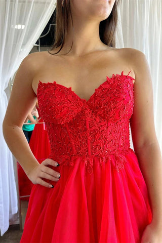 Vestido de gala rojo de corte A con escote corazón, corsé y volantes