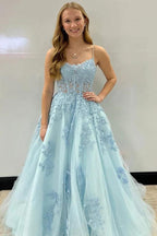 Vestido largo de fiesta de corte A con tirantes finos, espalda con corsé y apliques