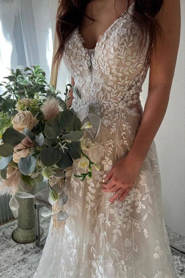 Vestido de novia elegante de corte A con tirantes finos y espalda con abertura en forma de ojo de cerradura WD731