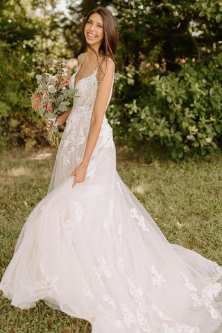 Robe de mariée rustique en tulle à fines bretelles et coupe trapèze, ornée d'appliqués WD656