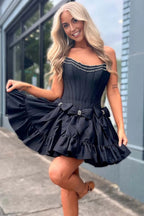 Vestido corto negro de fiesta de bienvenida sin tirantes, corte en A, con lazo PD560