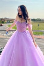 Vestido largo de fiesta morado de tul con escote corazón y corte en A