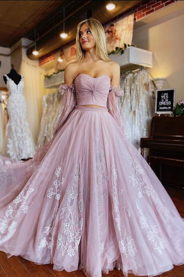 Vestido de fiesta de dos piezas color rosa empolvado con corte en A y mangas