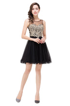 Vestidos de fiesta cortos sin mangas con apliques y corte en A 