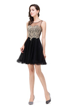 Vestidos de fiesta cortos sin mangas con apliques y corte en A 