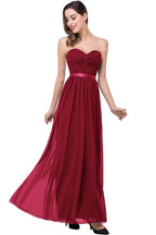 Robe de demoiselle d'honneur bustier en mousseline de soie, coupe trapèze, avec drapé