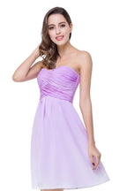 Vestido de dama de honor de gasa sin tirantes de corte A con drapeado