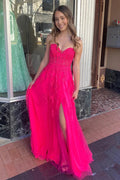 Vestido largo de fiesta corte A, rosa fucsia sin tirantes con apliques florales