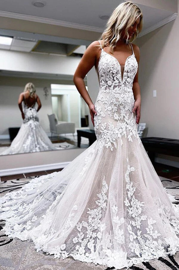Vestido de novia corte sirena con tirantes finos y apliques de encaje WD693