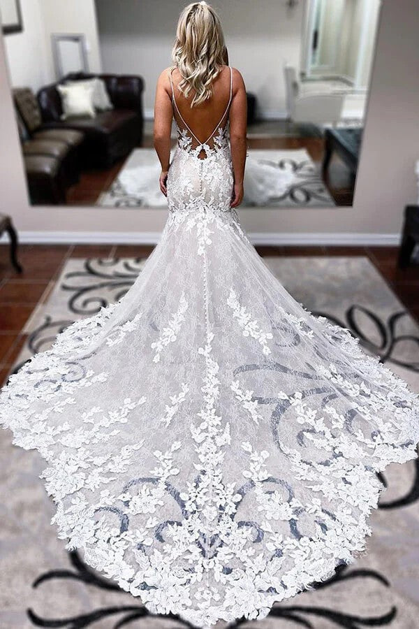 Vestido de novia corte sirena con tirantes finos y apliques de encaje WD693