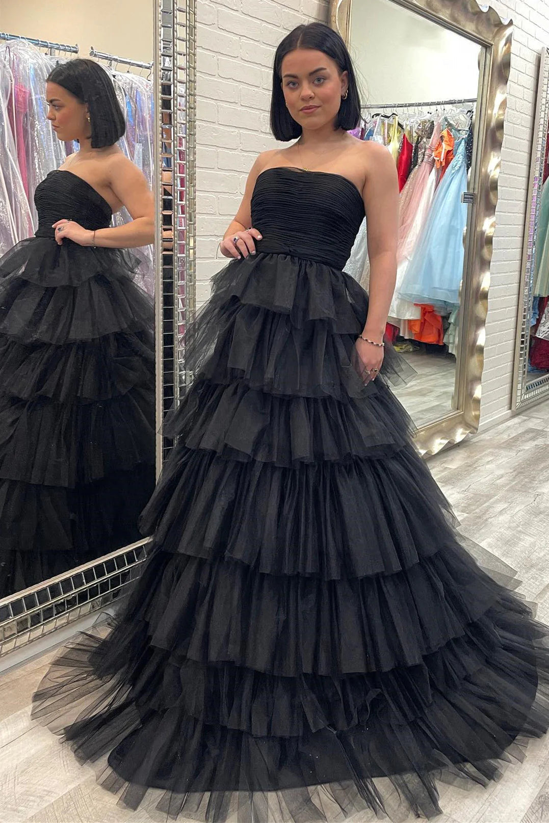 Vestido de graduación de tul multicapa plisado sin tirantes SYP148