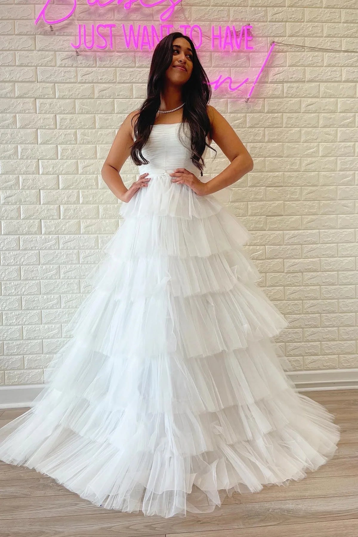Vestido de graduación de tul multicapa plisado sin tirantes SYP148
