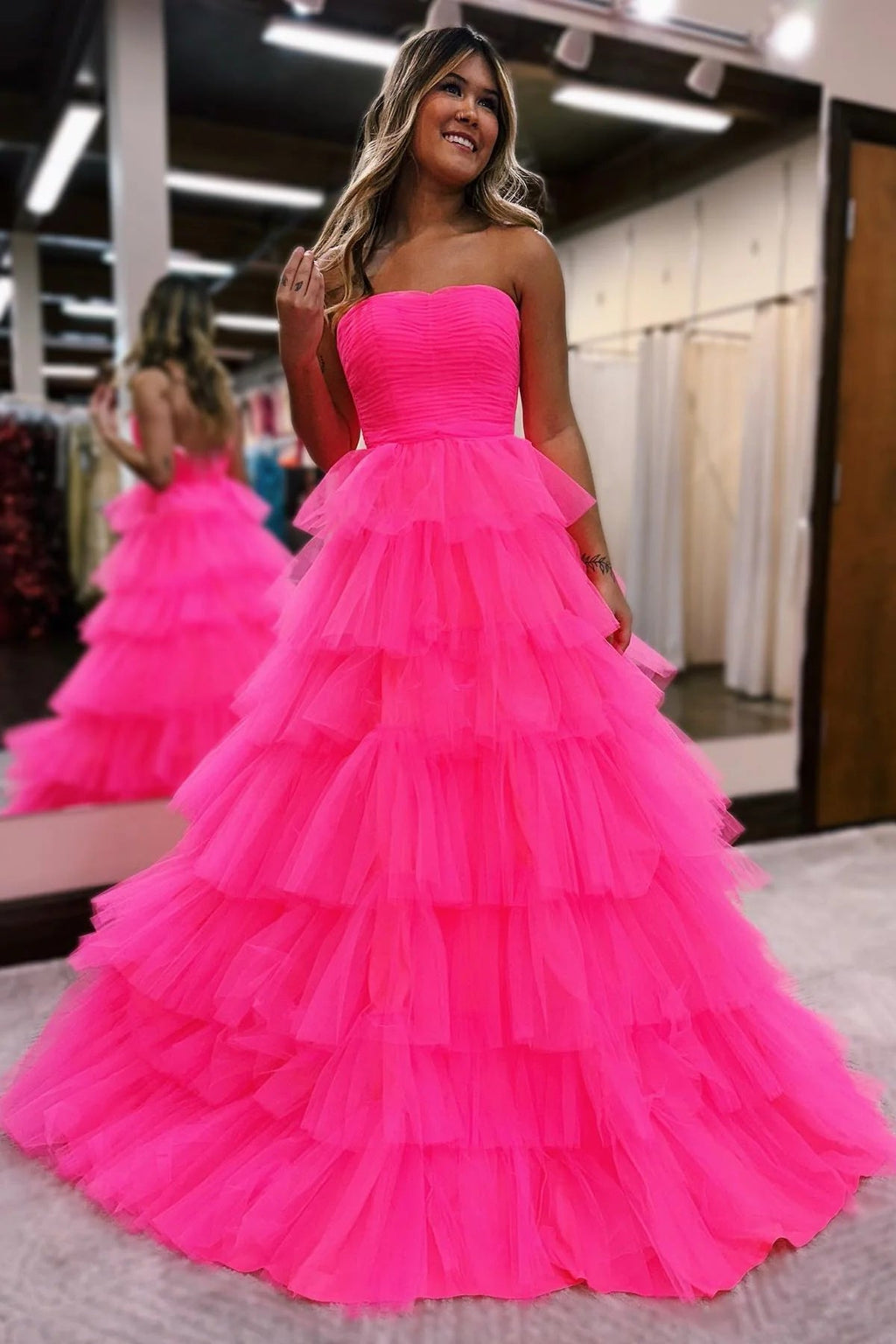 Vestido de graduación de tul multicapa plisado sin tirantes SYP148