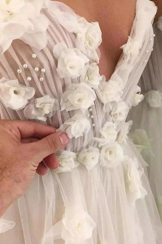 Vestido de novia corte A con escote corazón, flores 3D y pedrería WD585