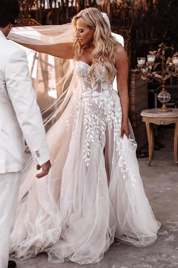 Vestido de novia largo estilo boho con escote corazón y apliques de encaje WD753