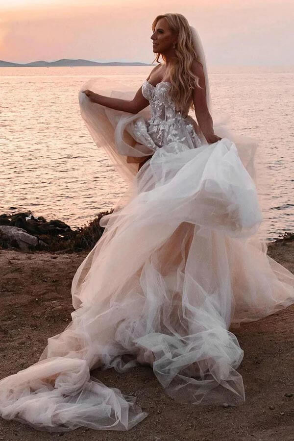 Vestido de novia largo estilo boho con escote corazón y apliques de encaje WD753