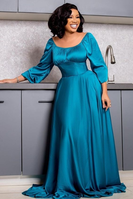 Robe de soirée simple, unie, coupe trapèze, manches longues Y5809