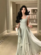 Robe de soirée élégante à bretelles blanches et col carré, modèle Y4486