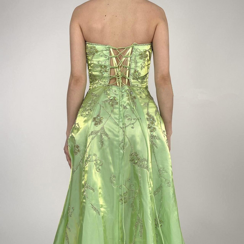 Robe de bal bustier verte en satin ornée de perles, coupe trapèze, Y8412