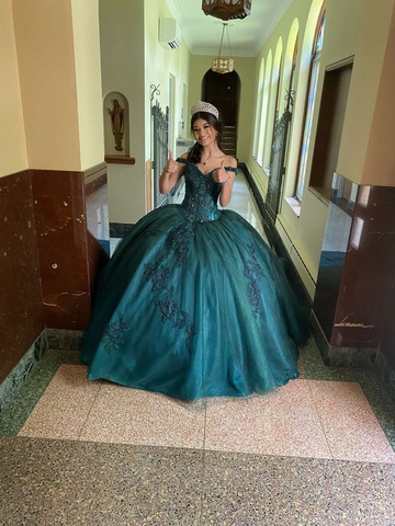 Vestido de quinceañera verde con hombros descubiertos, estilo baile, modelo Y6085
