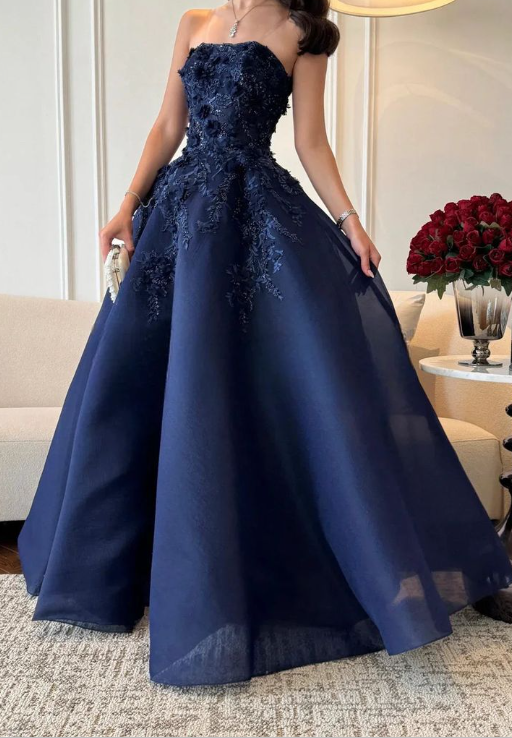Precioso vestido de fiesta azul marino sin tirantes con apliques, corte en A, modelo Y8274